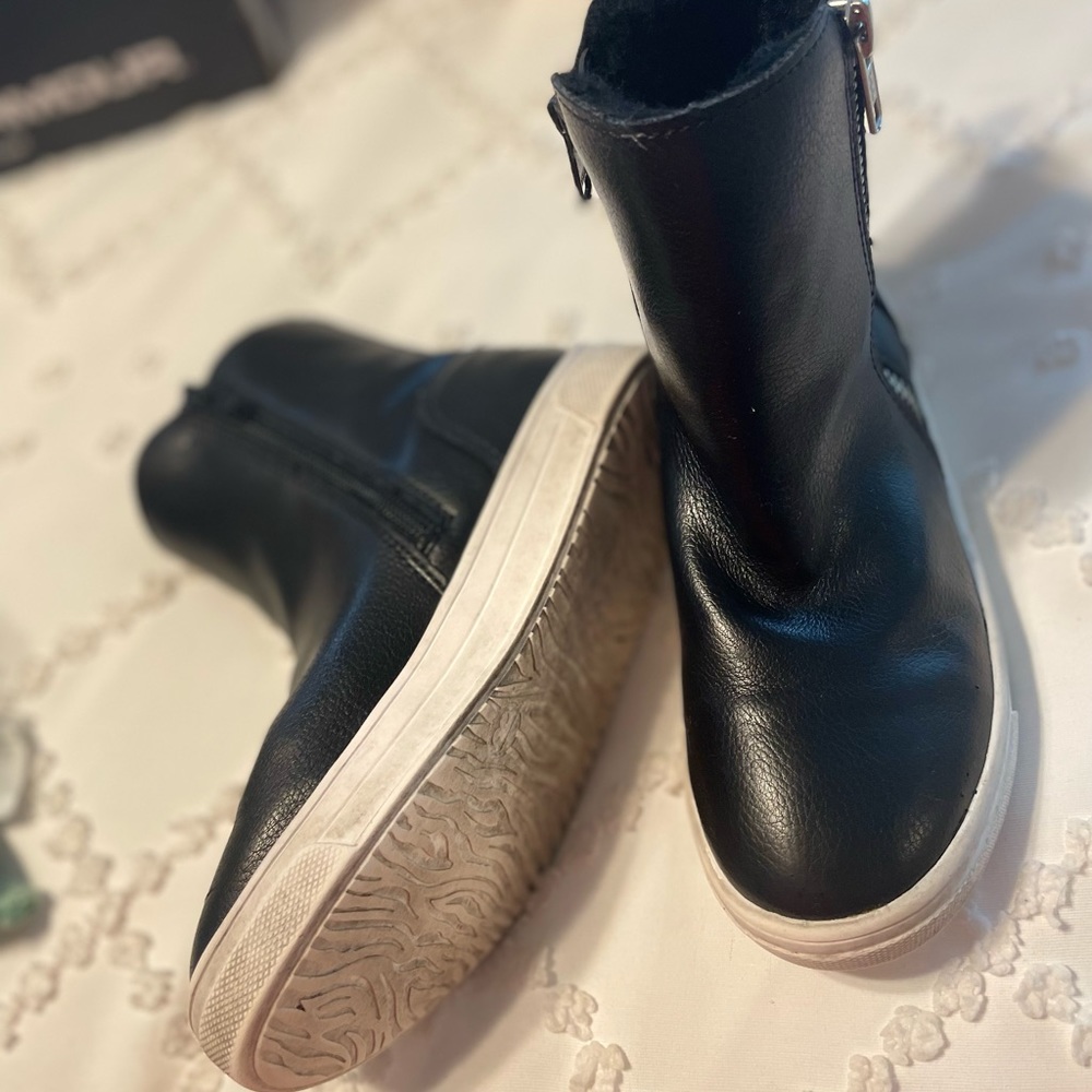 Kid Girl Flat Black Boot white soles 13 Cat & Jack